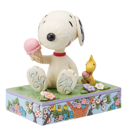 Snoopy & Woodstock Eating Ice