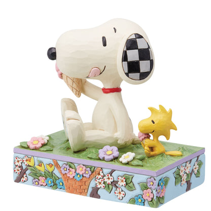 Snoopy & Woodstock Eating Ice